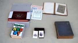 Stare fotografie, modlitewniki, książki